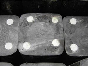 Stieņa pastiprināts spārnu zāģmateriāls